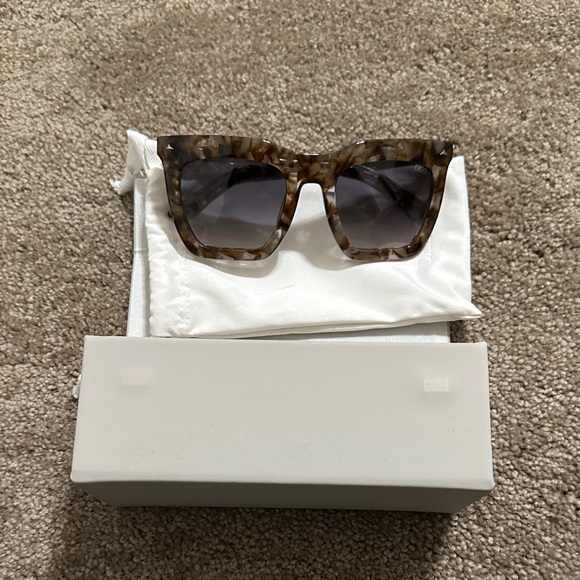 Fall back dezi sunglasses